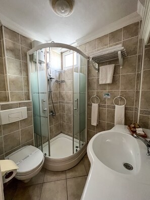 Shower, free toiletries, hair dryer, bathrobes - Conny's Boutique Hotel - Adults Only (Manavgat)