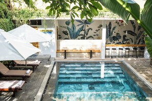 Outdoor pool, pool umbrellas, sun loungers