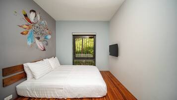 Deluxe Double Room with Window | Desk, soundproofing, free WiFi, bed sheets