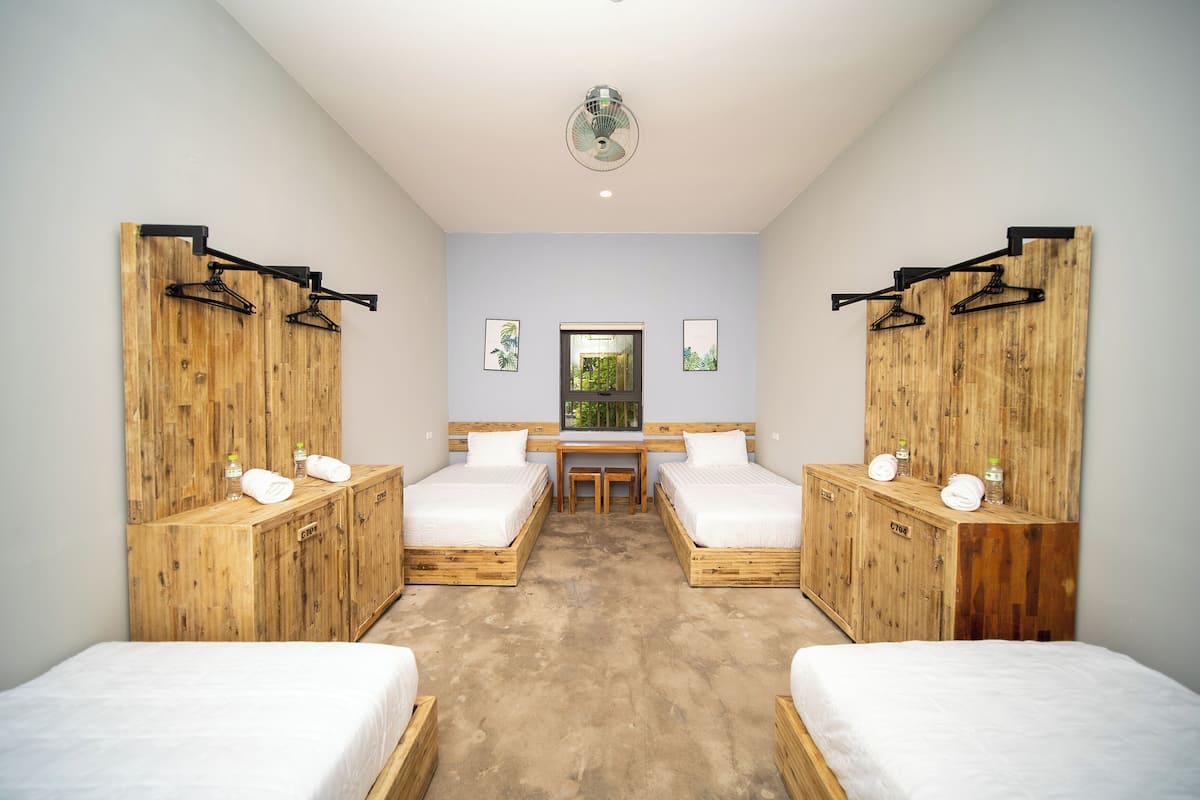 Quadruple Room with Shared Bathroom | Desk, soundproofing, free WiFi, bed sheets