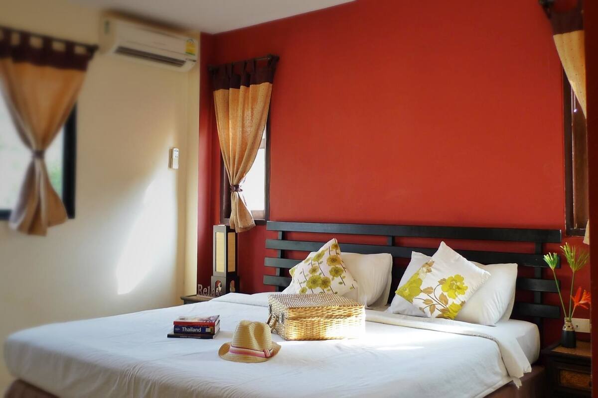 Minibar, desk, rollaway beds, free WiFi