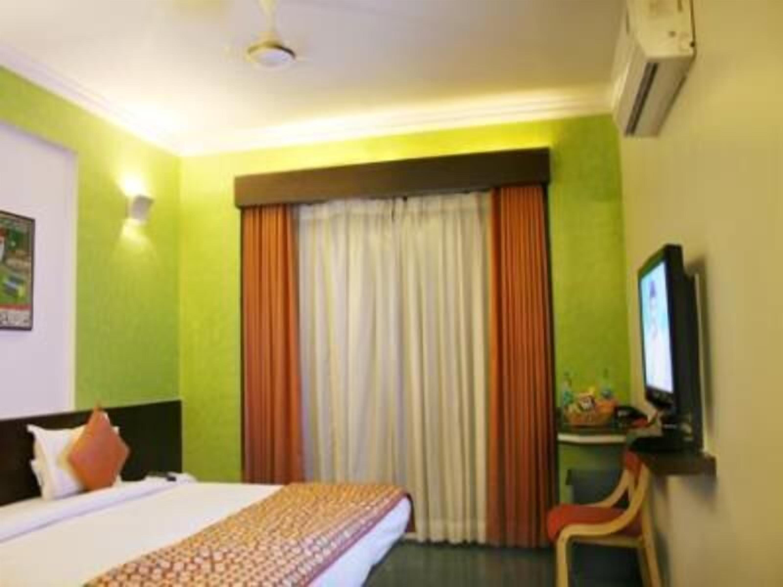 Värdeförvaringsskåp på rummet, skrivbord och ljudisolering