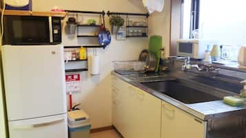 Family House, 1 Bedroom, Kitchen, Beachside | Private kitchen | Fridge, microwave, oven, stovetop
