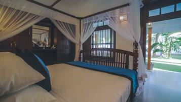 3 多间卧室、客房内保险箱、办公桌、熨斗/熨衣板