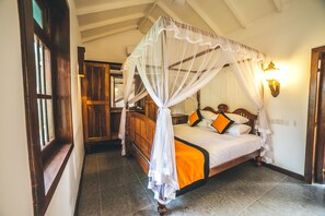 3 chambres, coffres-forts dans les chambres, bureau