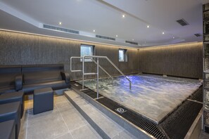 Indoor spa tub - Hotel Niederreiter (Maria Alm am Steinernen Meer)