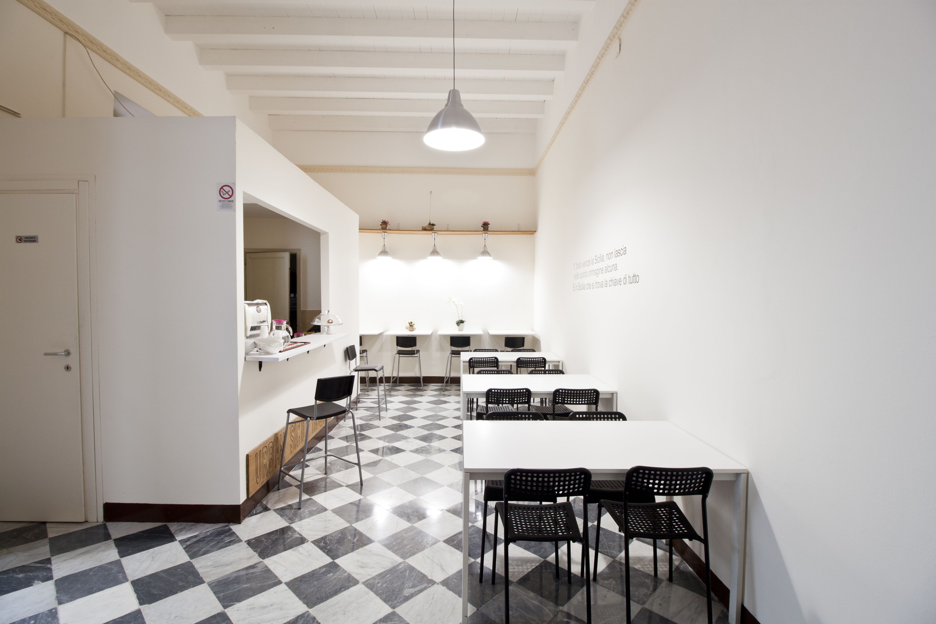 Tägliches inbegriffenes kontinentales Frühstück