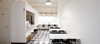 Mamamia Hostel and Guesthouse