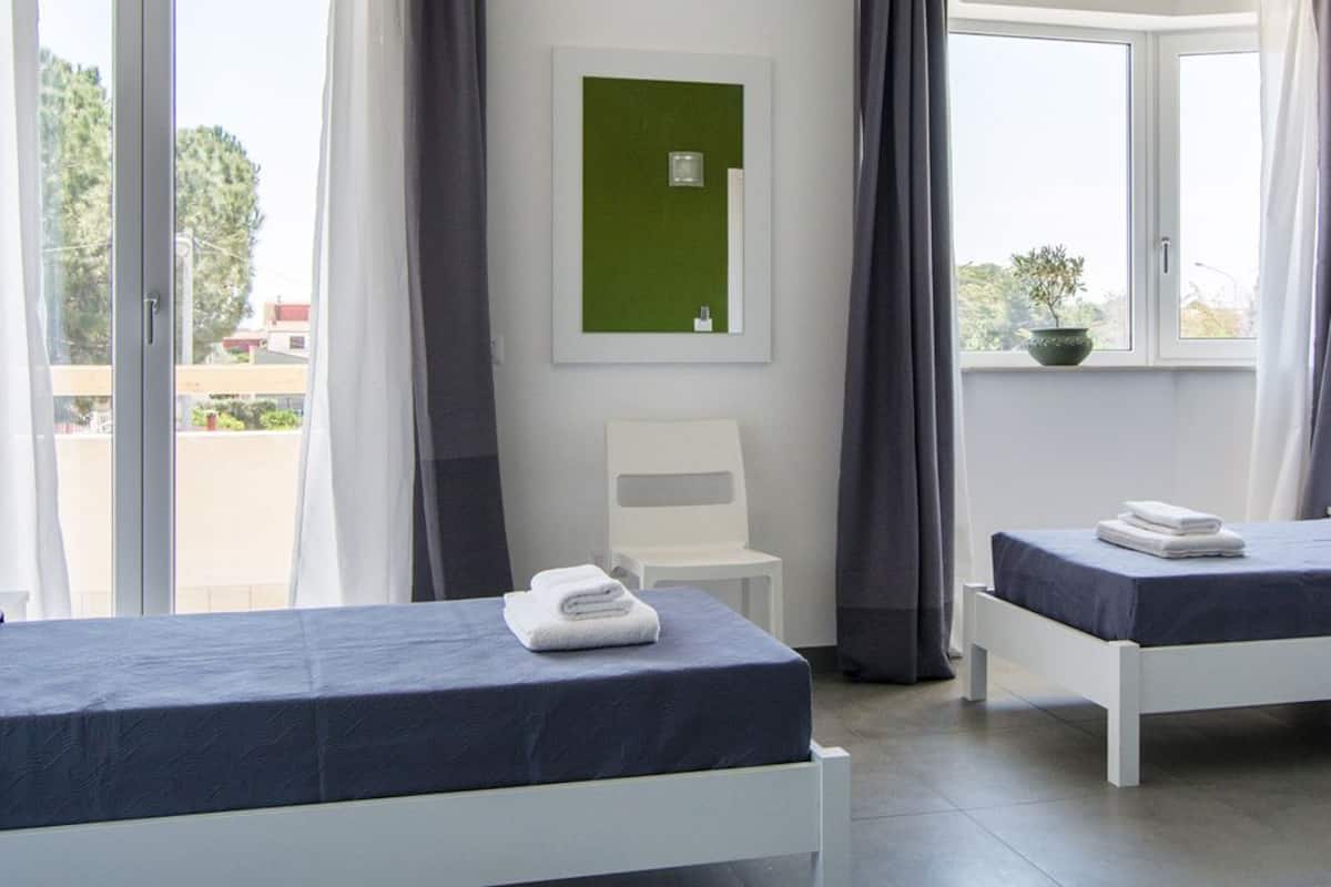 Quarto (Ulivo) | Escrivaninha, quartos à prova de som, Wi-Fi de cortesia
