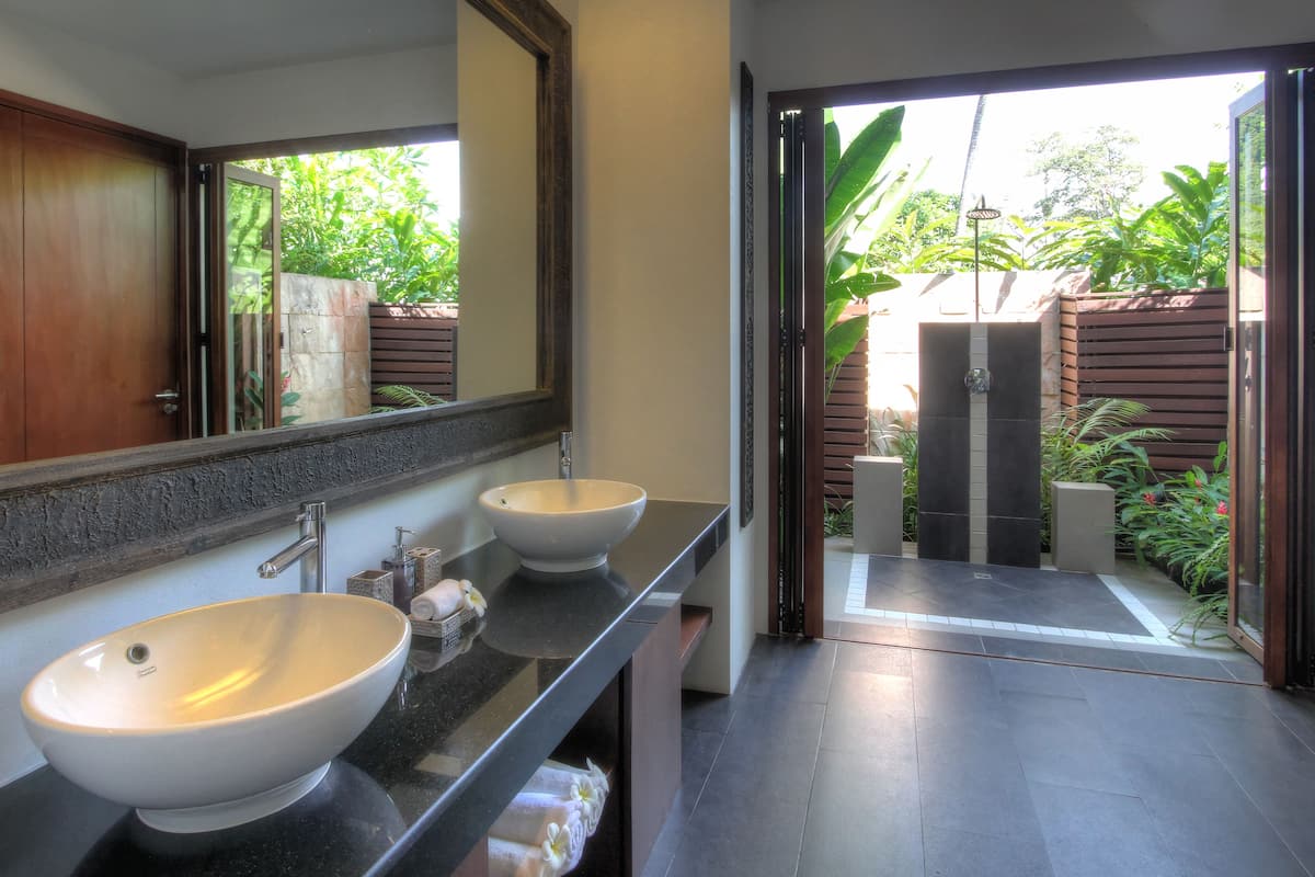 deluxe villa, 2 bedrooms, private pool, partial ocean view | bathroom sink