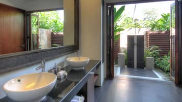 Villa Deluxe, 2 chambres, piscine privée, vue partielle sur l'océan | Lavabo de la salle de bain