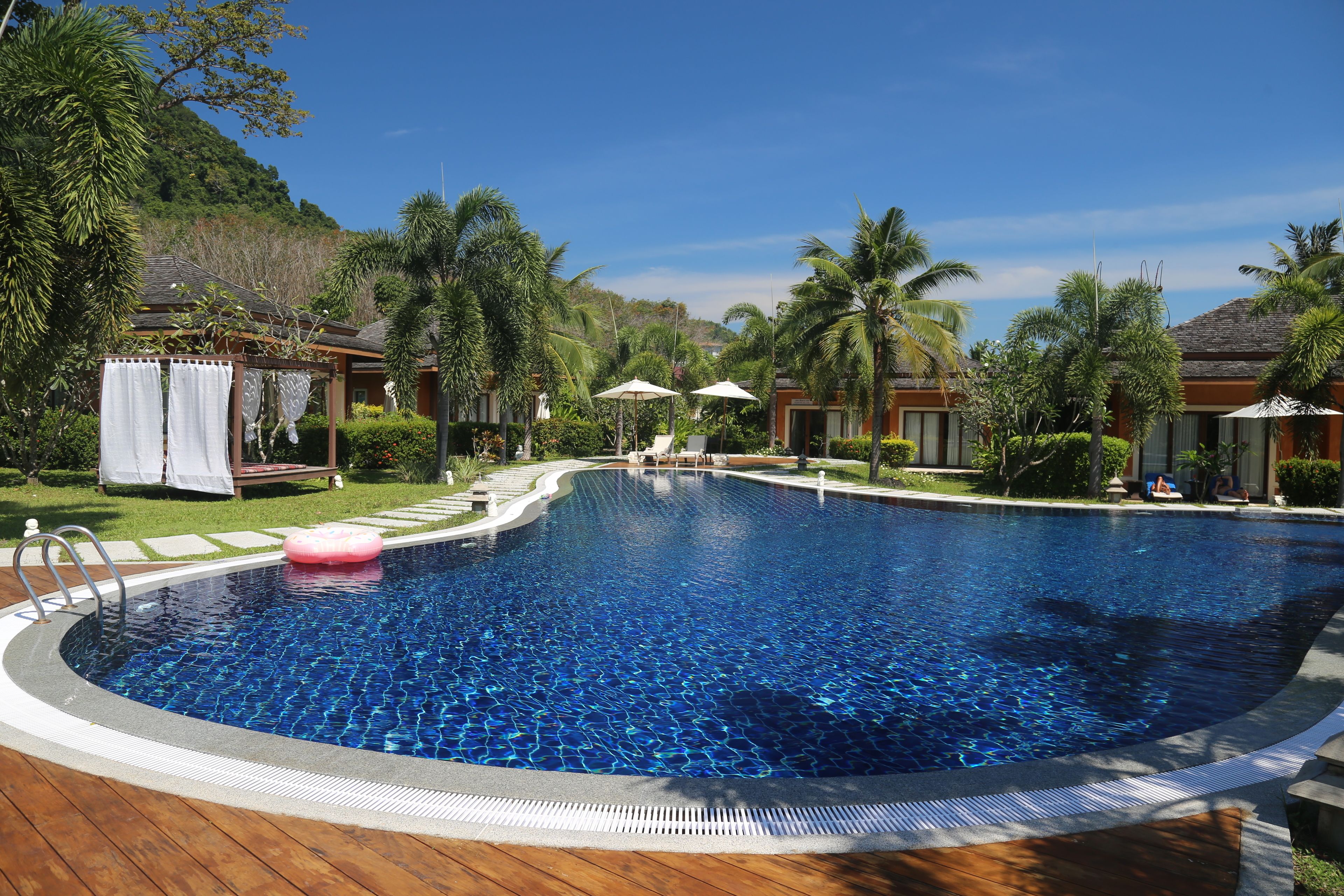 Outdoor pool, pool umbrellas, sun loungers