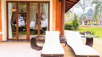 Deluxe Villa, 1 King Bed, Partial Sea View | Terrace/patio