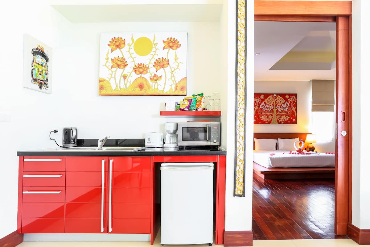 deluxe villa, 1 king bed, sea view, sea facing | private kitchenette | fridge, microwave, electric kettle, high chair