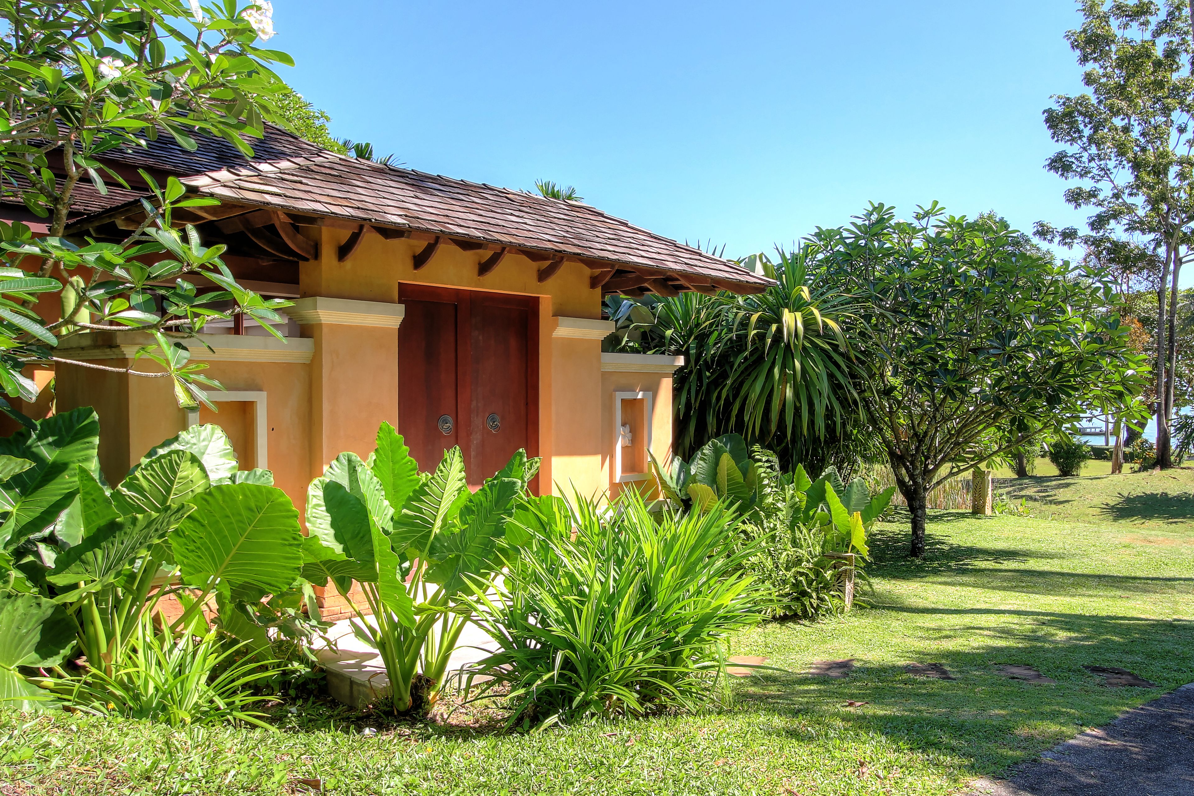 deluxe villa, 1 king bed, private pool, partial ocean view | 1 bedroom, minibar, in-room safe, desk