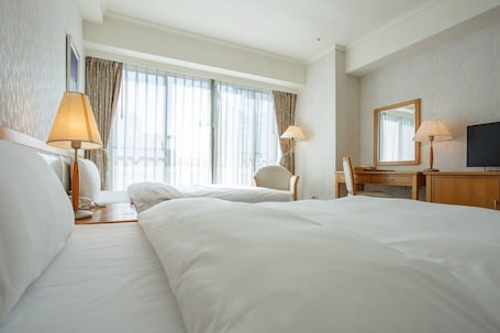 Quarto duplo clÔssico | Escrivaninha, cortinas blackout, quartos à prova de som