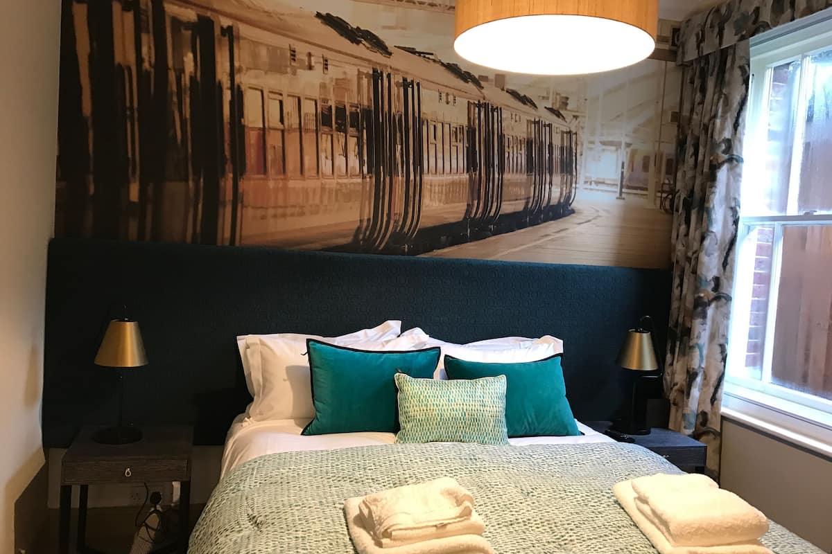 Desk, iron/ironing board, rollaway beds, free WiFi