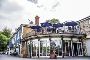 Terrace/patio - Harper's Steakhouse with Rooms, Haslemere (Haslemere)