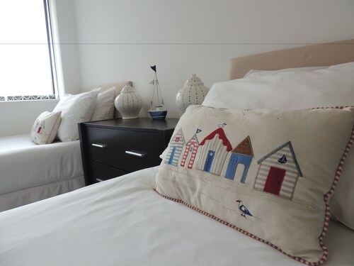 South Row by ShortstayMK