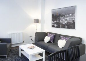 Flatskjerm-TV, DVD-spiller og iPod-dokkingstasjon