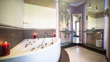 Suite júnior | Bany | Dutxa, articles de tocador gratuïts, assecador de cabells i barnussos