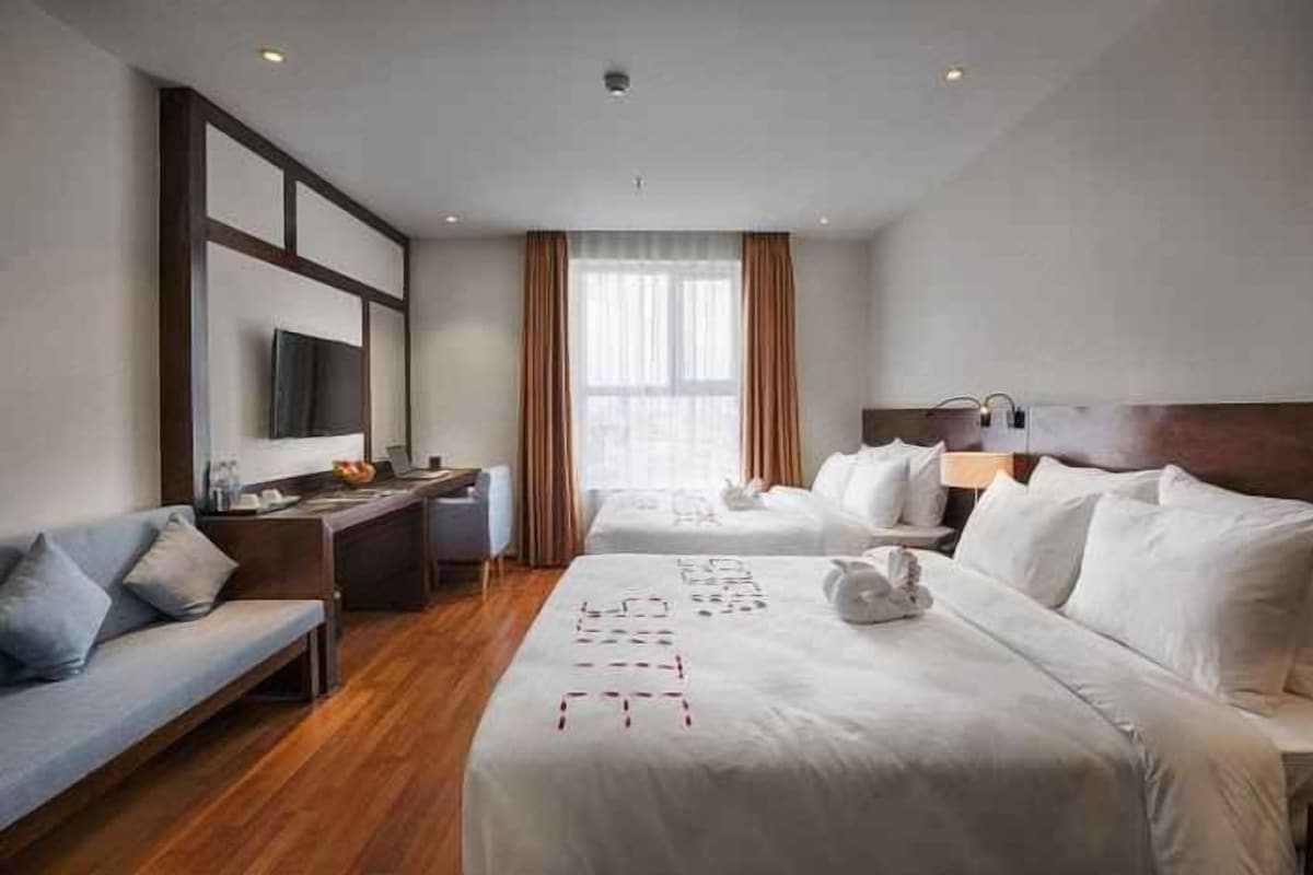 Minibar, két bảo mật tại phòng, bàn 