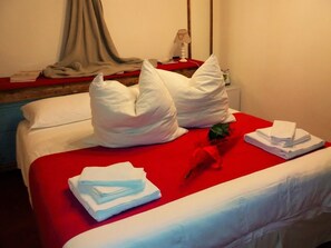 Habitación doble superior | Ropa de cama de alta calidad, caja fuerte, escritorio