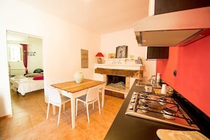 Appartement, 2 chambres | Cuisine privée | Cafetière-théière, bouilloire électrique