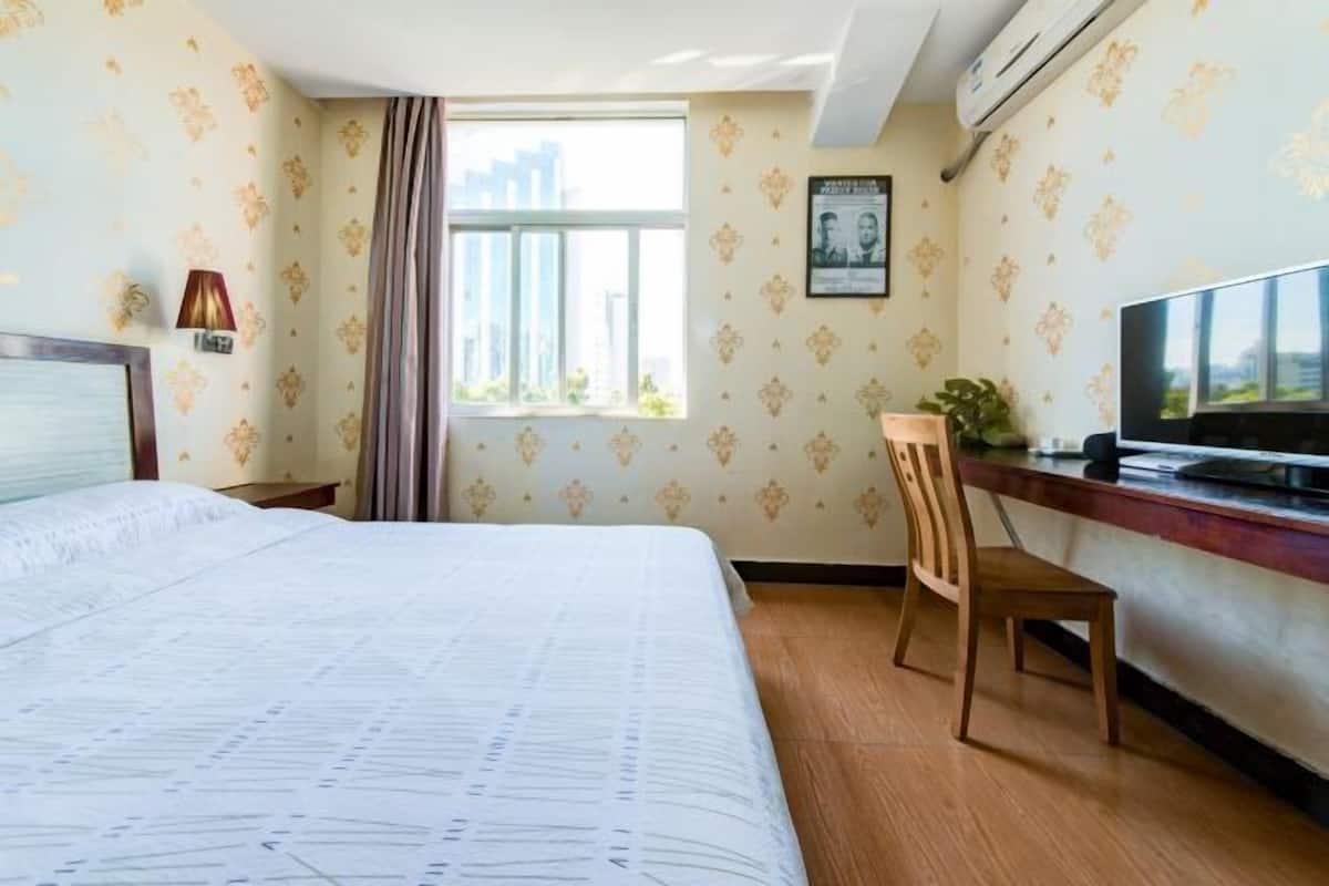 Meja kerja, setrika/meja setrika, dan Wi-Fi gratis