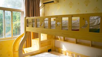 Kamar Double | Meja kerja, setrika/meja setrika, dan Wi-Fi gratis