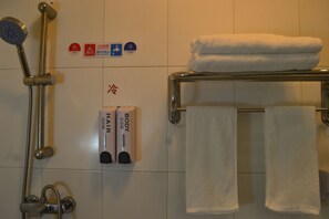 Double Room | Bilik Mandi | Pancuran mandi, kelengkapan dandanan diri percuma, pengering rambut 