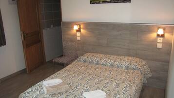 Chambre Double Supérieure, 1 chambre, accessible aux personnes à mobilité réduite | 1 chambre, ameublement personnalisé, rideaux occultants, Wi-Fi gratuit