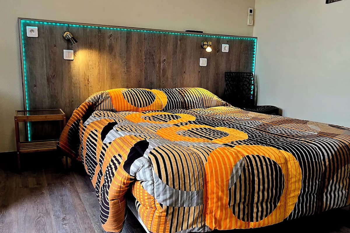 Chambre Double Confort, 1 lit double, accessible aux personnes à mobilité réduite