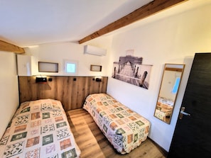 Family Apartment, 3 Bedrooms | Individually furnished, blackout drapes, free WiFi, bed sheets - La Réserve (Vic-la-Gardiole)