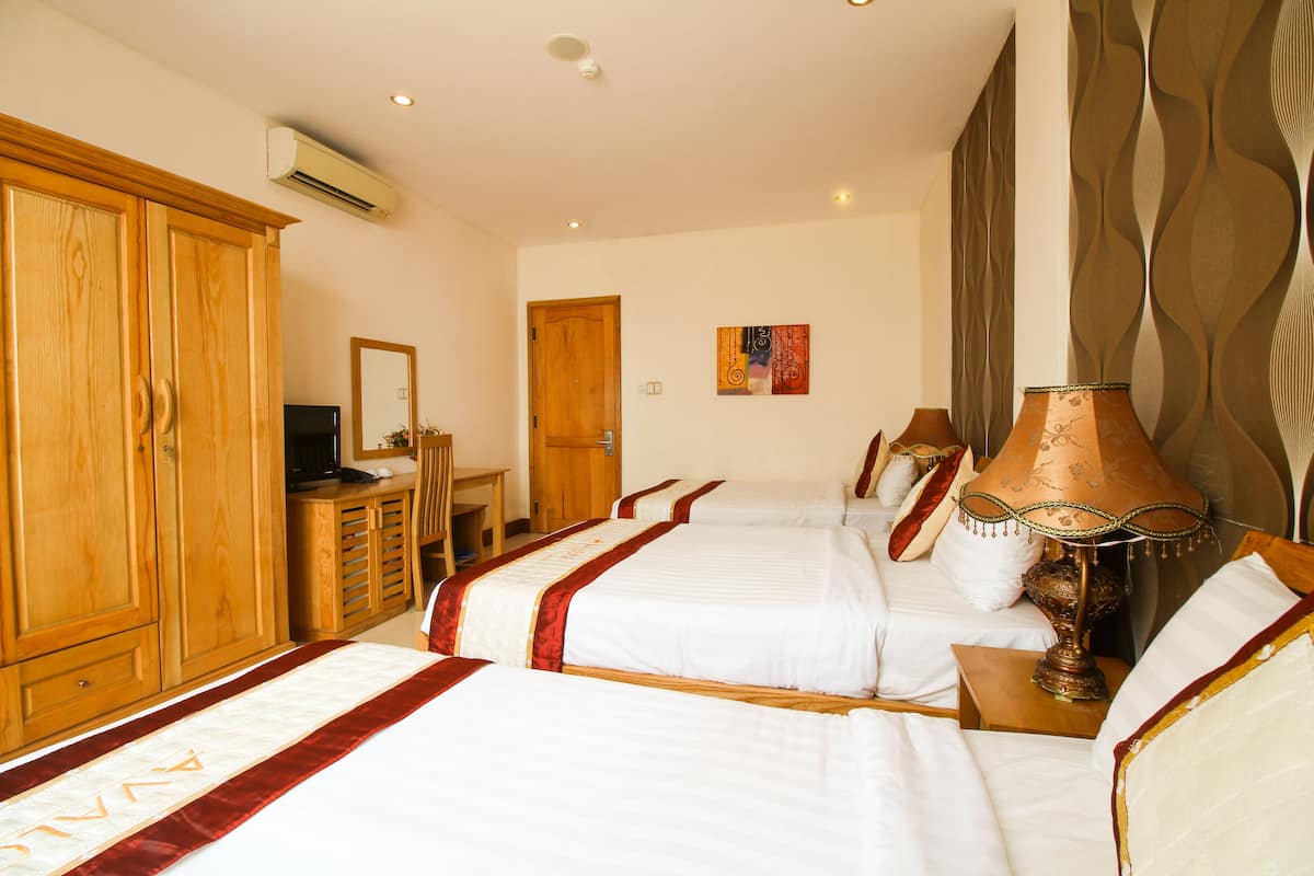 Superior Triple Room | Minibar, desk, blackout drapes, WiFi (free)