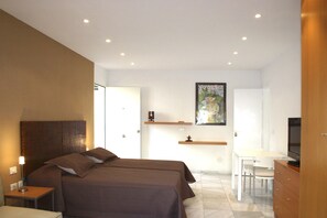 Studio, terrasse, côté jardin