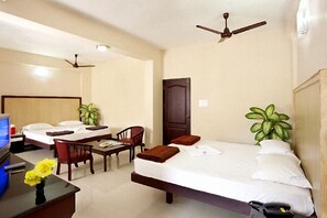 Escritorio, cunas, camas plegables/adicionales y ropa de cama 