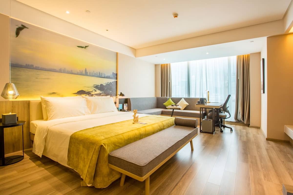 Quarto casal superior | Frigobar (abastecido com itens grátis), cofres nos quartos, escrivaninha