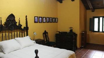 Een kluis op de kamer, verduisterende gordijnen, babybedden, gratis wifi