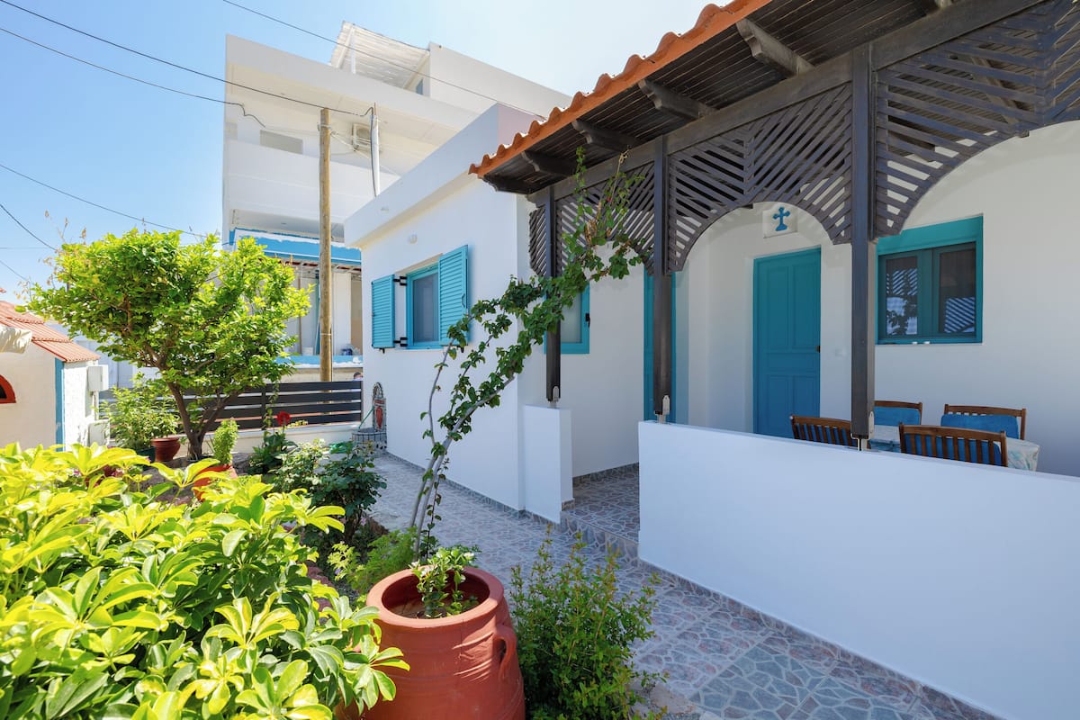 Departamento, 2 habitaciones (Melathron 1) | 1 habitación, decoración personalizada y tabla de planchar con plancha