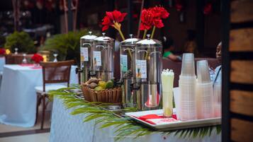 Breakfast, lunch, dinner served; local and international cuisine