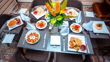 Breakfast, lunch, dinner served; local and international cuisine
