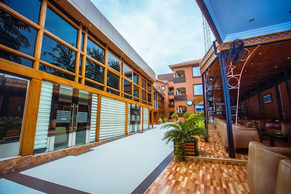 Interior entrance - Silicon Lodge (Accra)