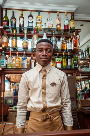 Cocktail bar, alfresco dining, open daily - Silicon Lodge (Accra)