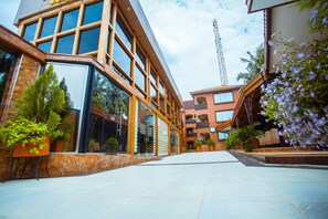 Front of property - Silicon Lodge (Accra)