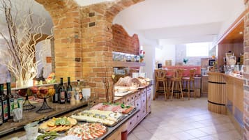 Colazione a buffet, servita tutte le mattine (7.90 EUR a persona) 