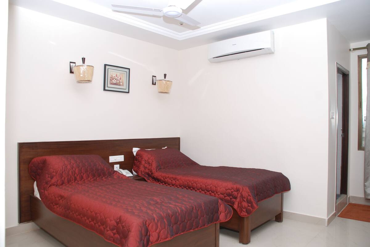 Habitación doble económica | Escritorio, cunas gratuitas, camas extra y wifi gratis