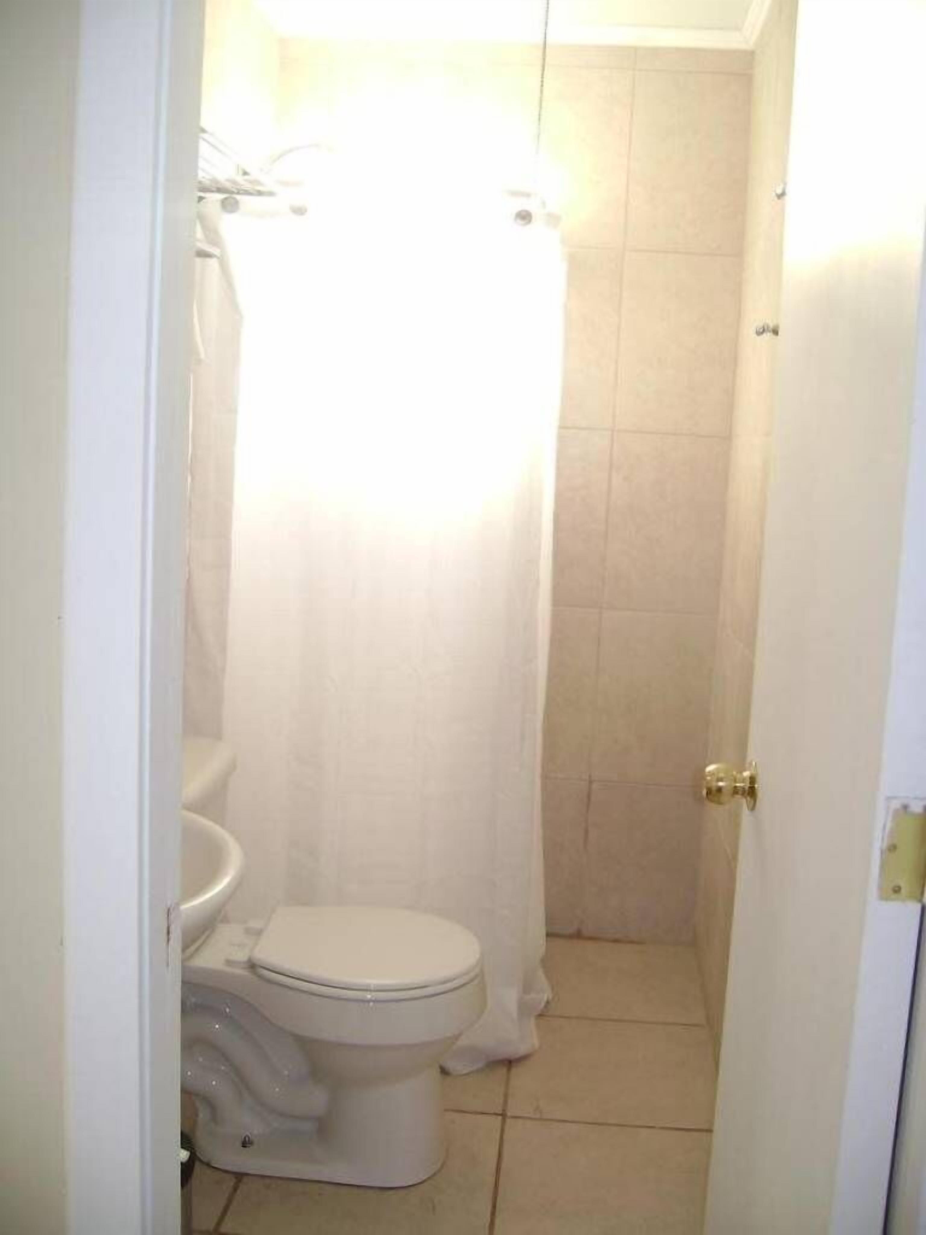 Standard Bungalow (4 people) | Bathroom | Shower, free toiletries, towels, soap