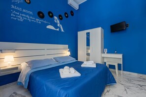Standard Double Room, 1 Queen Bed, Private Bathroom, City View | Desk, laptop workspace, free WiFi, bed sheets - B&B Colori e Note (Naples)