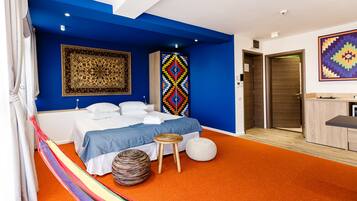 Caja de seguridad en la habitación y decoración personalizada